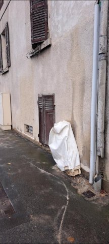 Ouverture et reprise de fissures sur une façade à Belleville-en-Beaujolais