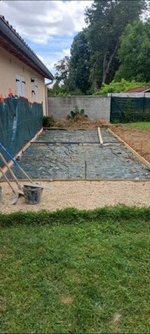 Réalisation d'un terrassement et d'une dalle en béton de 8.5x3.5 à Belleville-en-Beaujolais