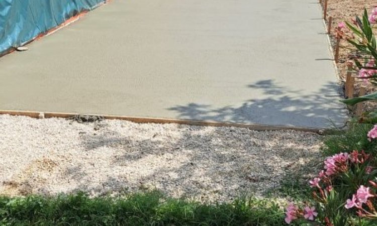 Réalisation d'un terrassement et d'une dalle en béton de 8.5x3.5 à Belleville-en-Beaujolais